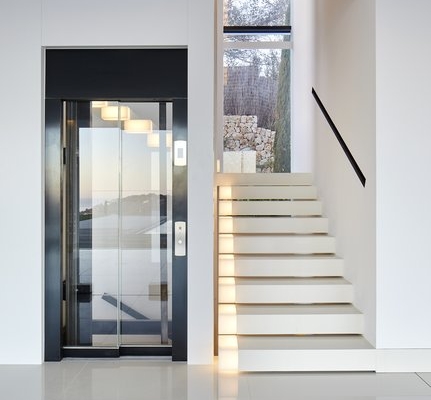 È LEGITTIMA L’INSTALLAZIONE DELL’ASCENSORE SE RIDUCE LA LARGHEZZA DELLE SCALE CONDOMINIALI?