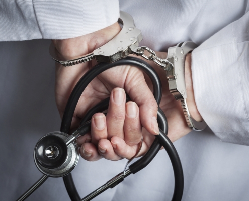 L’IMPERIZIA GRAVE COMPORTA LA RESPONSABILITÀ A CARICO DEL MEDICO