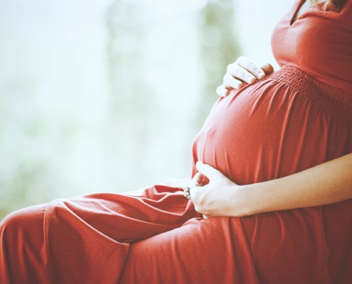 FINGERE LO STATO DI GRAVIDANZA, È REATO?