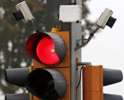 AUTOVELOX E RILEVATORI DI INFRAZIONI SEMAFORICHE POSSONO VERIFICARE SE SI È IN REGOLA CON REVISIONE ED ASSICURAZIONE?