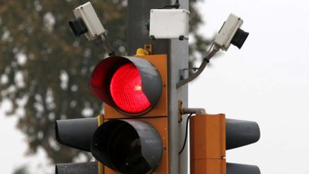 AUTOVELOX E RILEVATORI DI INFRAZIONI SEMAFORICHE POSSONO VERIFICARE SE SI È IN REGOLA CON REVISIONE ED ASSICURAZIONE?