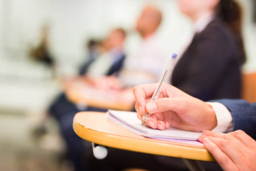 LIMITI DI ETÀ NEI CONCORSI PUBBLICI: SONO LEGITTIMI?